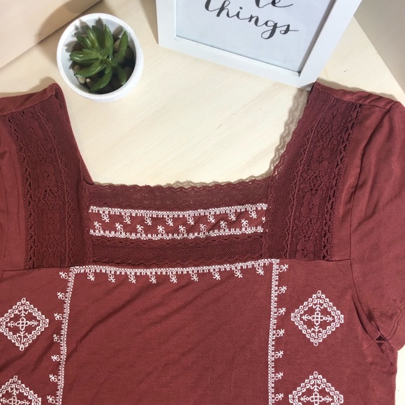 NWOT American Eagle Aztec Lace Top - Picture 3 of 6